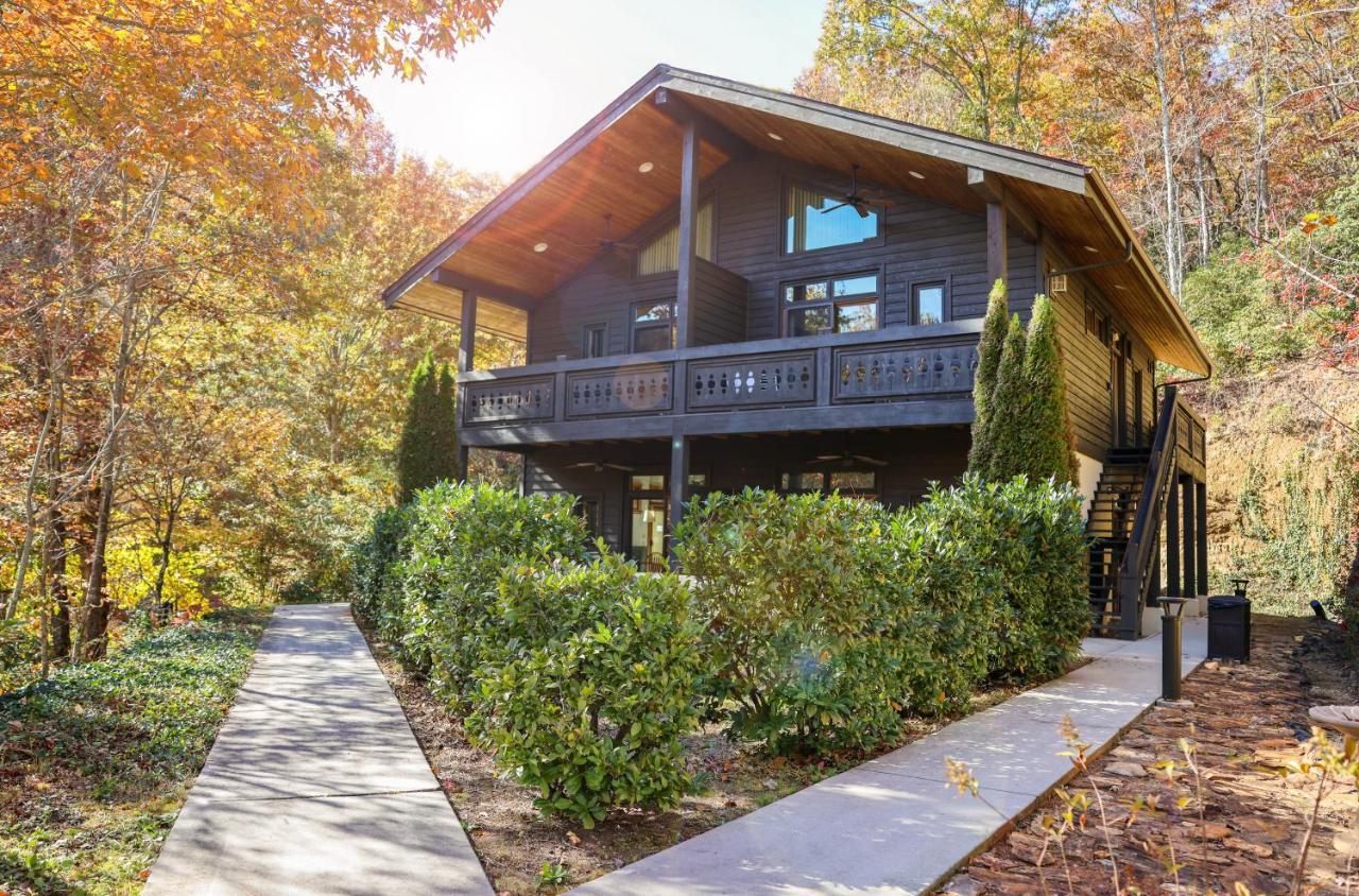 Outland Chalet & Suites Great Smoky Mountains Whittier Exterior photo
